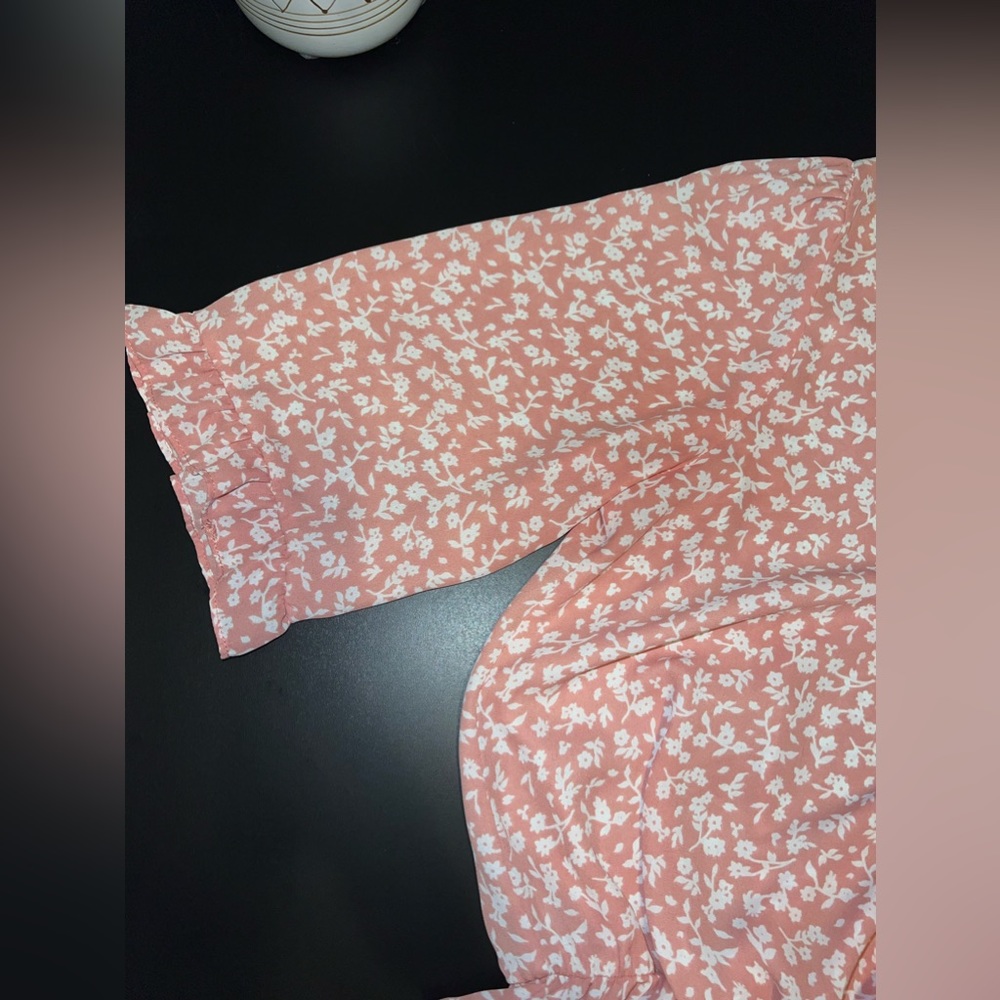 EUC Sienna Sky Peachy Floral Vneck faux wrap Waist cinched Flowy Top Size L - Picture 5 of 7